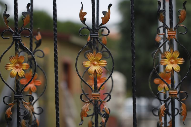 Who Does Ornamental Fence Designs